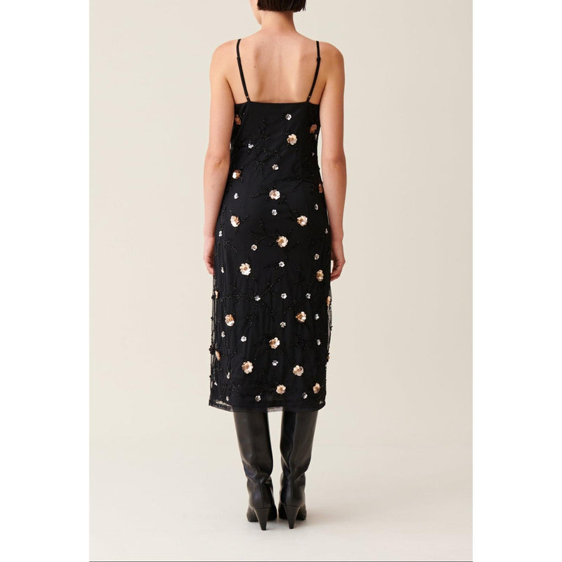 Vestido largo fluido con lentejuelas bordadas