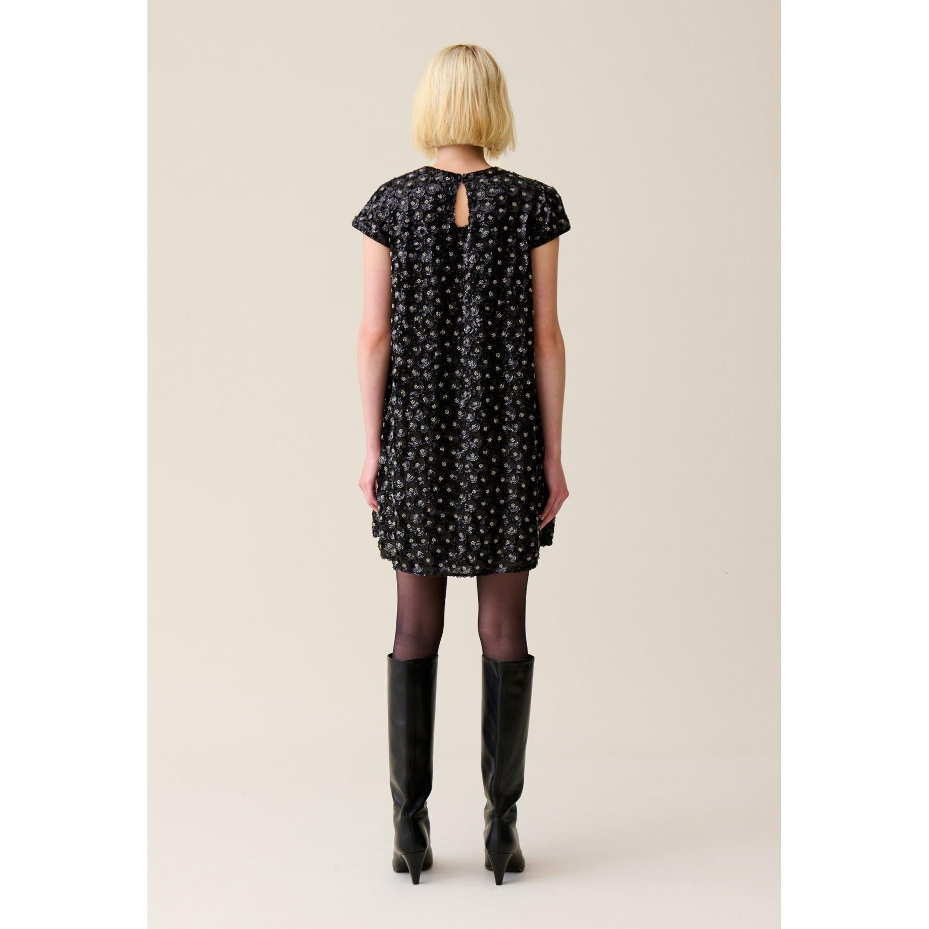 Vestido babydoll corto bordado