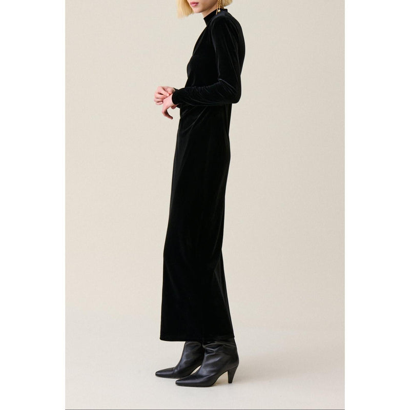 Vestido largo ajustado de terciopelo negro