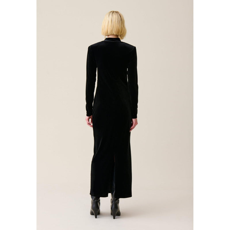 Vestido largo ajustado de terciopelo negro