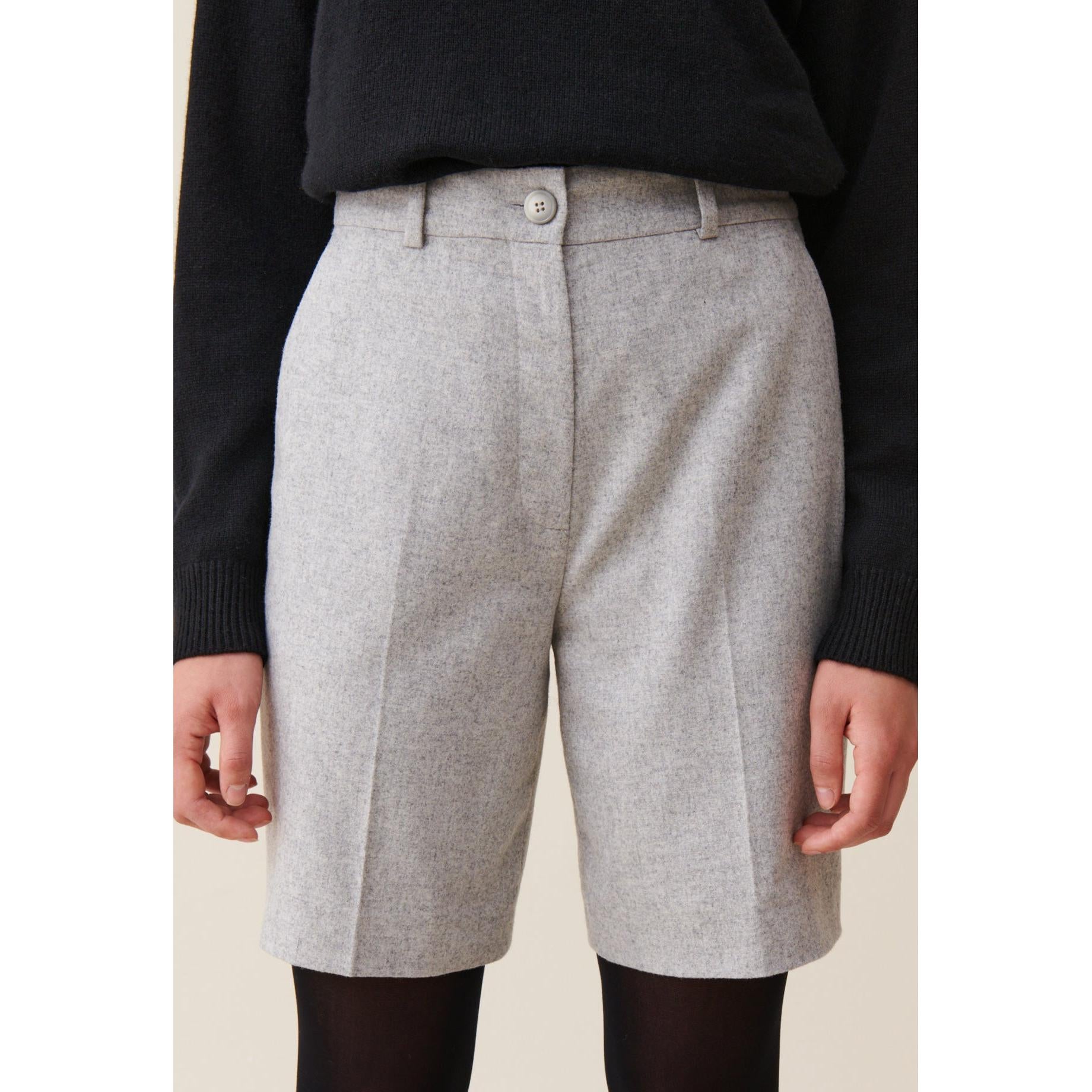 Bermudas Rectas Gris Claro