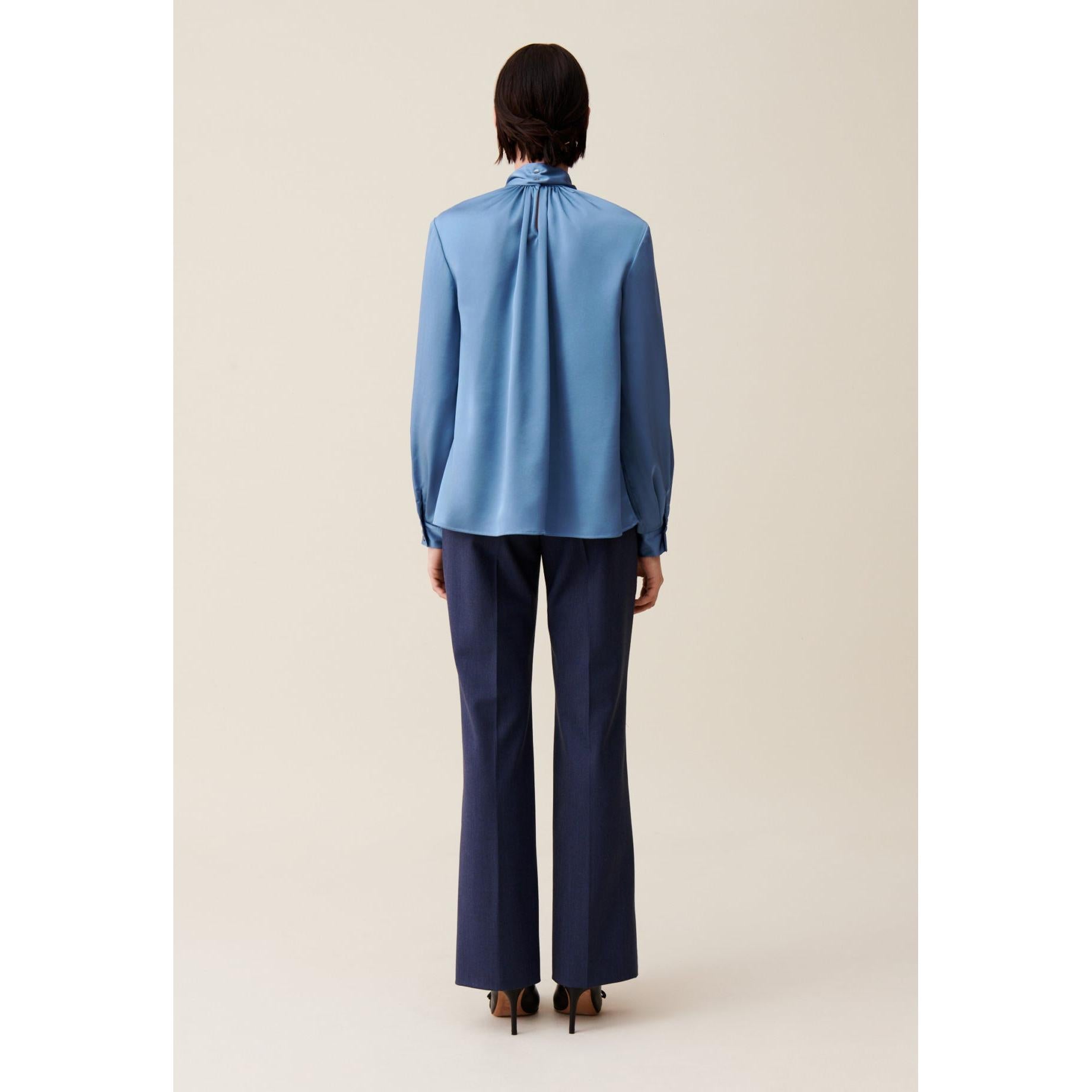 Blusa Fluida con Cuello de Lazada
