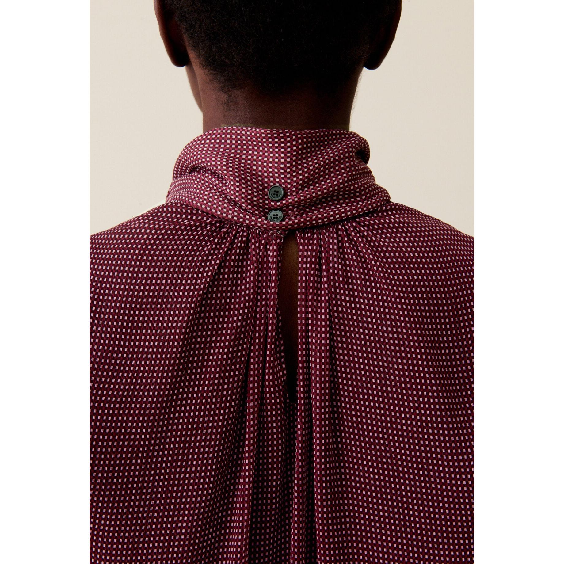 Blusa Lavallière de cuadros fluidos