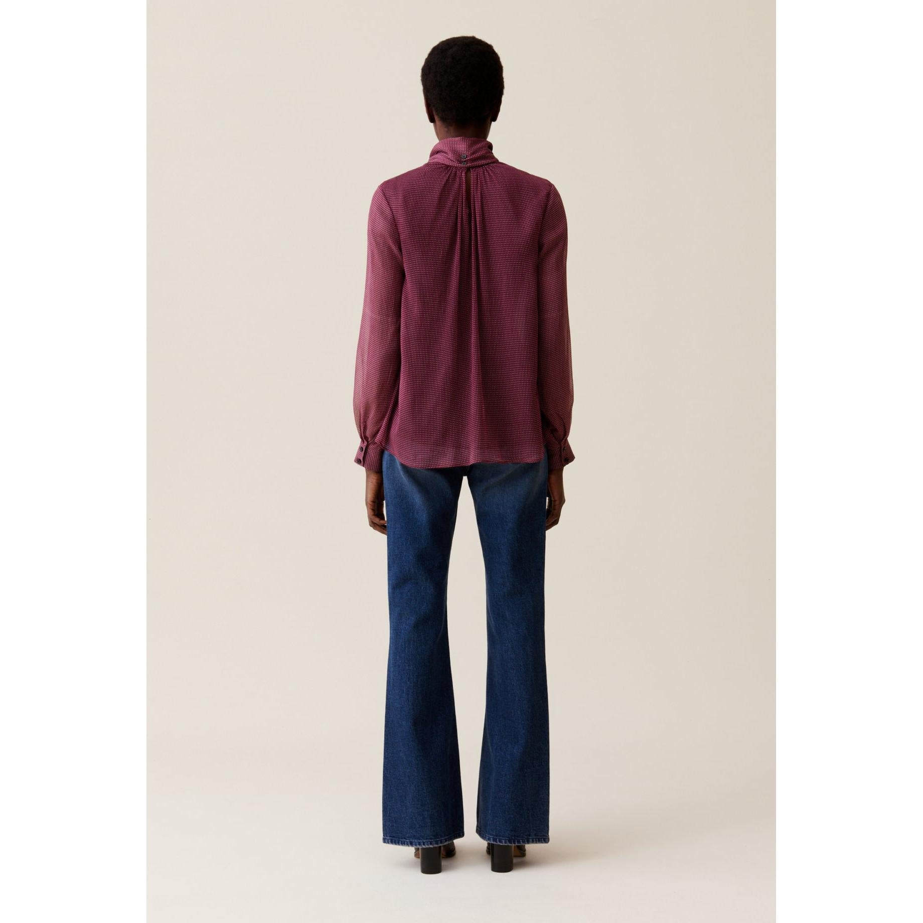 Blusa Lavallière de cuadros fluidos