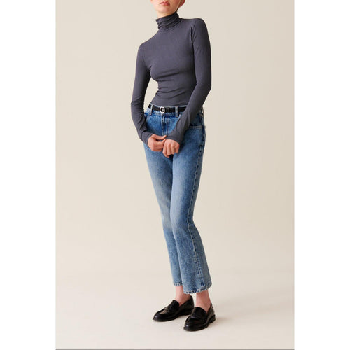 Top ajustado con cuello alzado