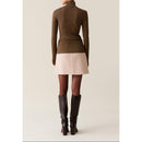 Top ajustado con cuello alzado