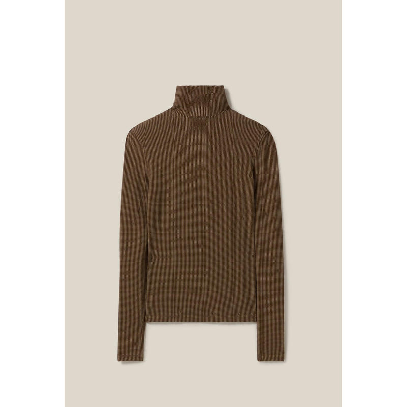 Top ajustado con cuello alzado
