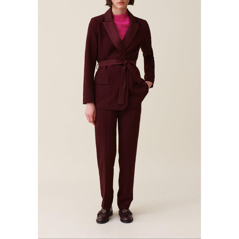 Chaqueta de traje con botones y cinturón