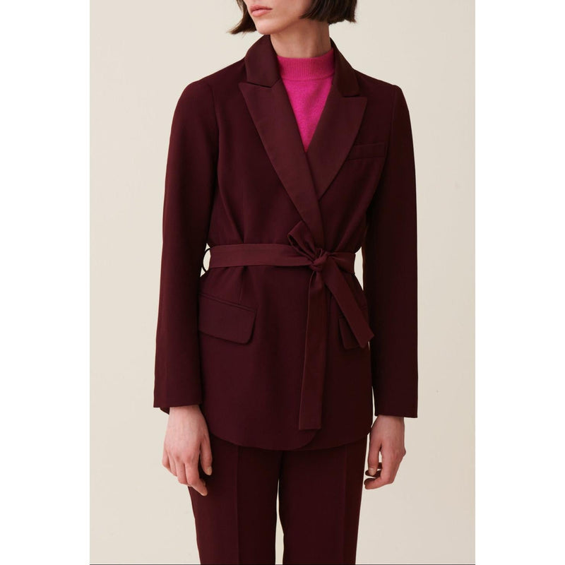 Chaqueta de traje con botones y cinturón