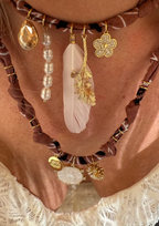 Collier Poetic Blush Perles Et Plume Marron Glacé