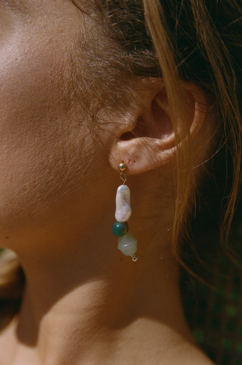 La Boucle D'Oreille N°1 X Nénés Paris En Pierres Naturelles Et Nacres