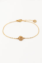 Pulsera Rosa en plano, rosa en oro laminado elaborada a mano sobre cadena fina
