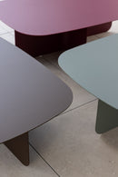 Stylischer Couchtisch in verschiedenen Farben, geeignet für moderne Wohnräume.