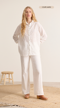 Chemise avec col chemise à la coupe fluide et légèrement oversize haut femme été avec broderie anglaise 