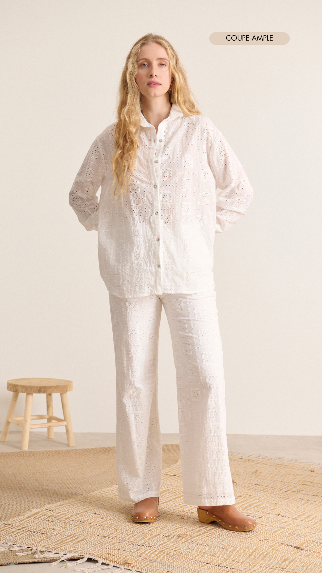 Chemise avec col chemise à la coupe fluide et légèrement oversize haut femme été avec broderie anglaise 