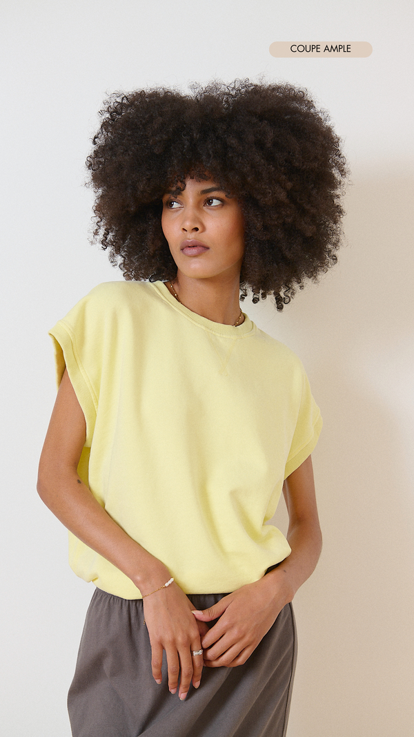 Sweat jaune sans manches, col rond, coupe légèrement oversize, style décontracté et moderne