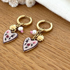 Instants Plaisirs – Créoles "Lison" Acier, boucles d'oreilles dorées avec pendentifs cœurs émaillés et perles