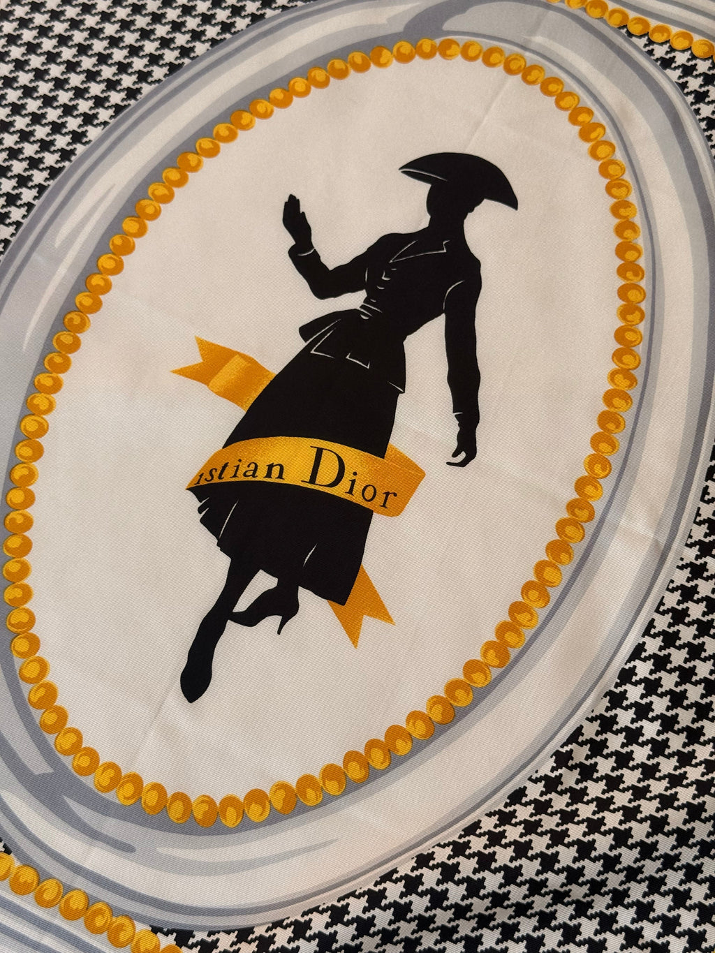 Foulard Christian Dior – Motifs Pieds-De-Poule
