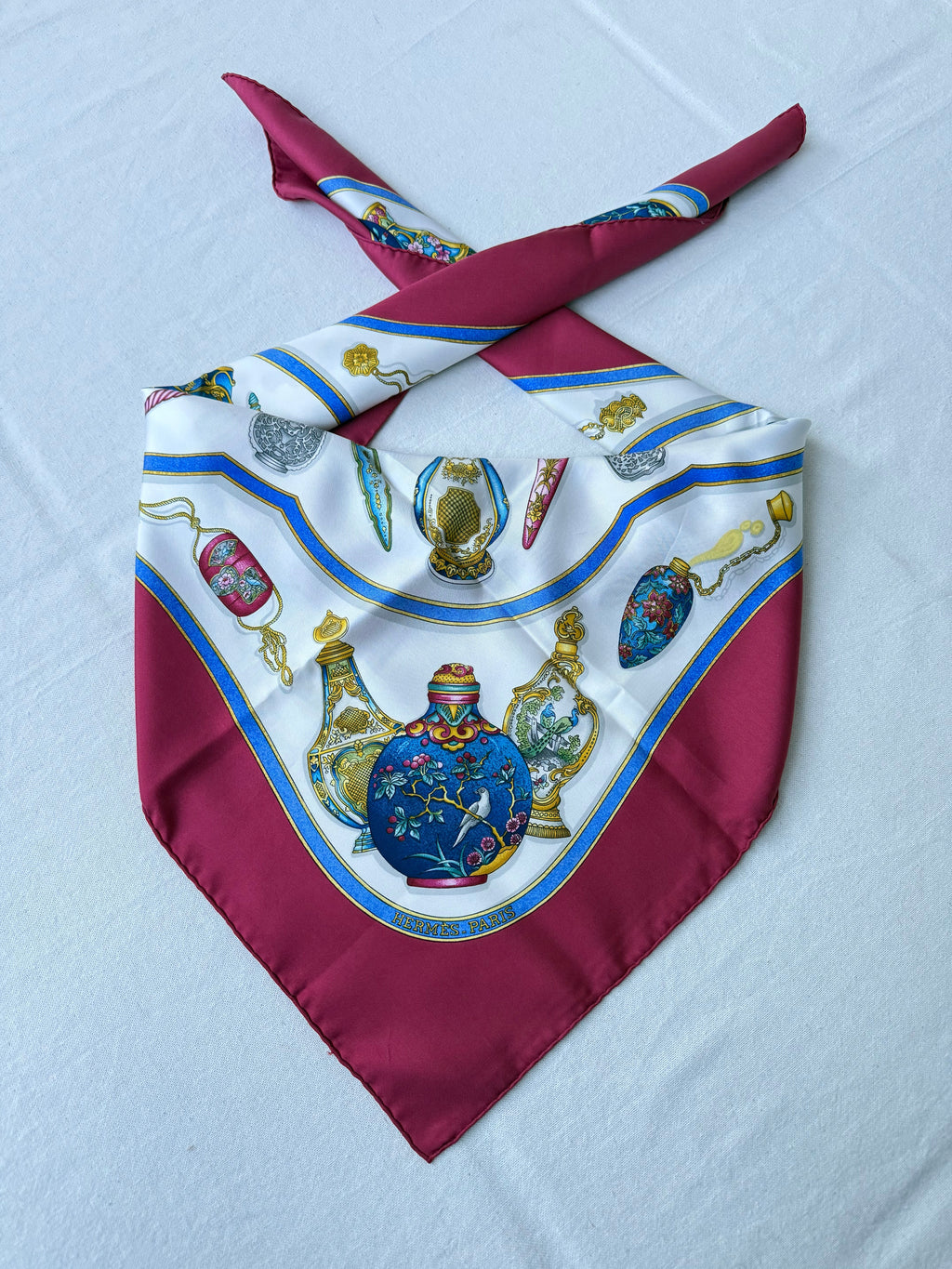 Foulard Hermès – Modèle Flacons