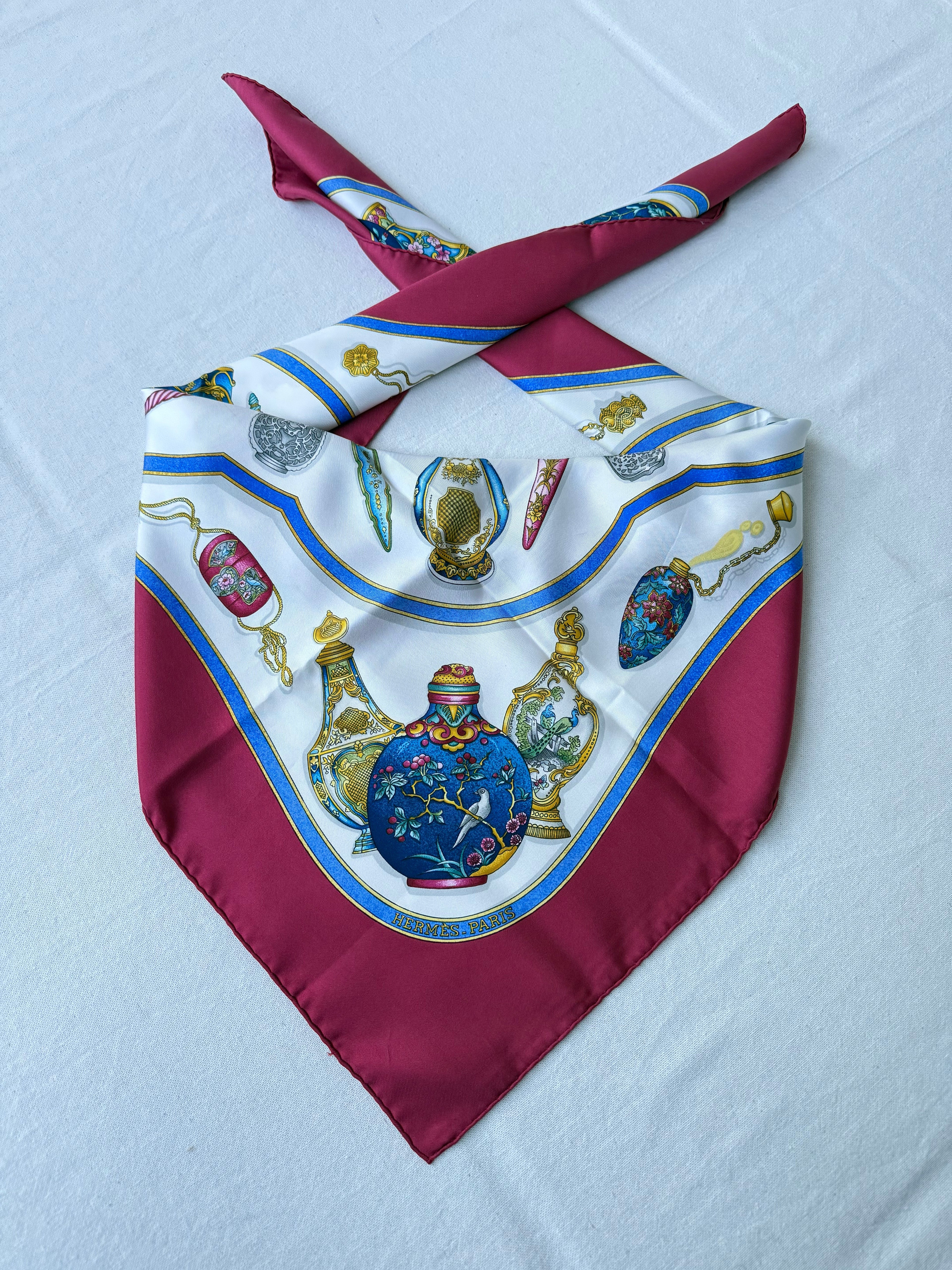 Foulard Hermès – Modèle Flacons