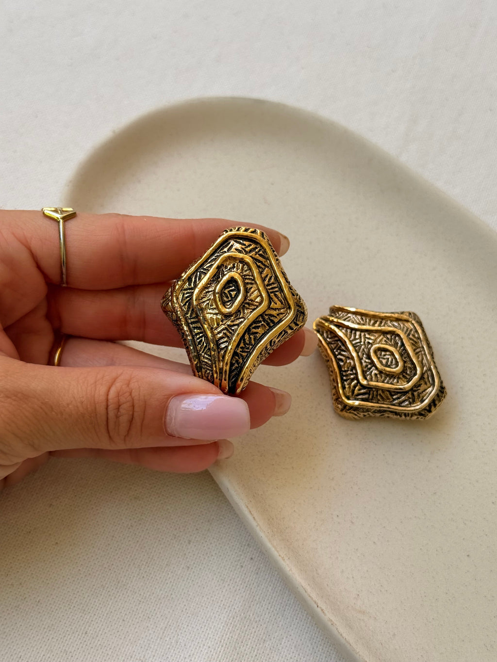 Boucles D’Oreilles Guy Laroche Vintage - Sculptées Dorées