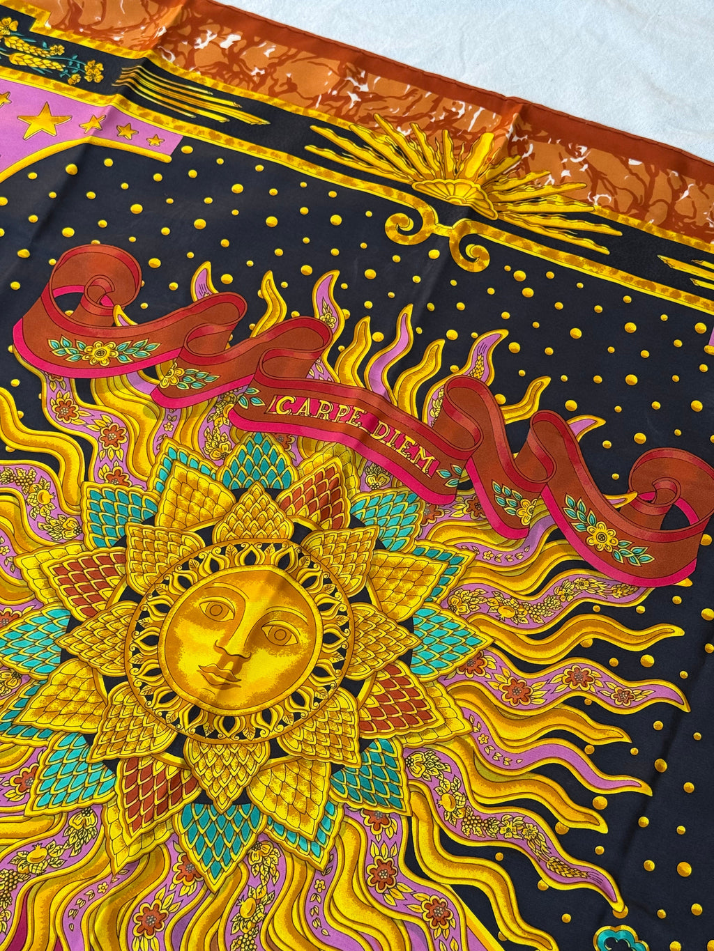Foulard Hermès – Modèle Carpe Diem