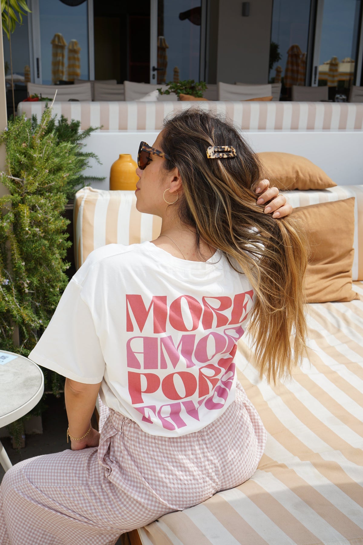 More Amor Por Favor T-shirt