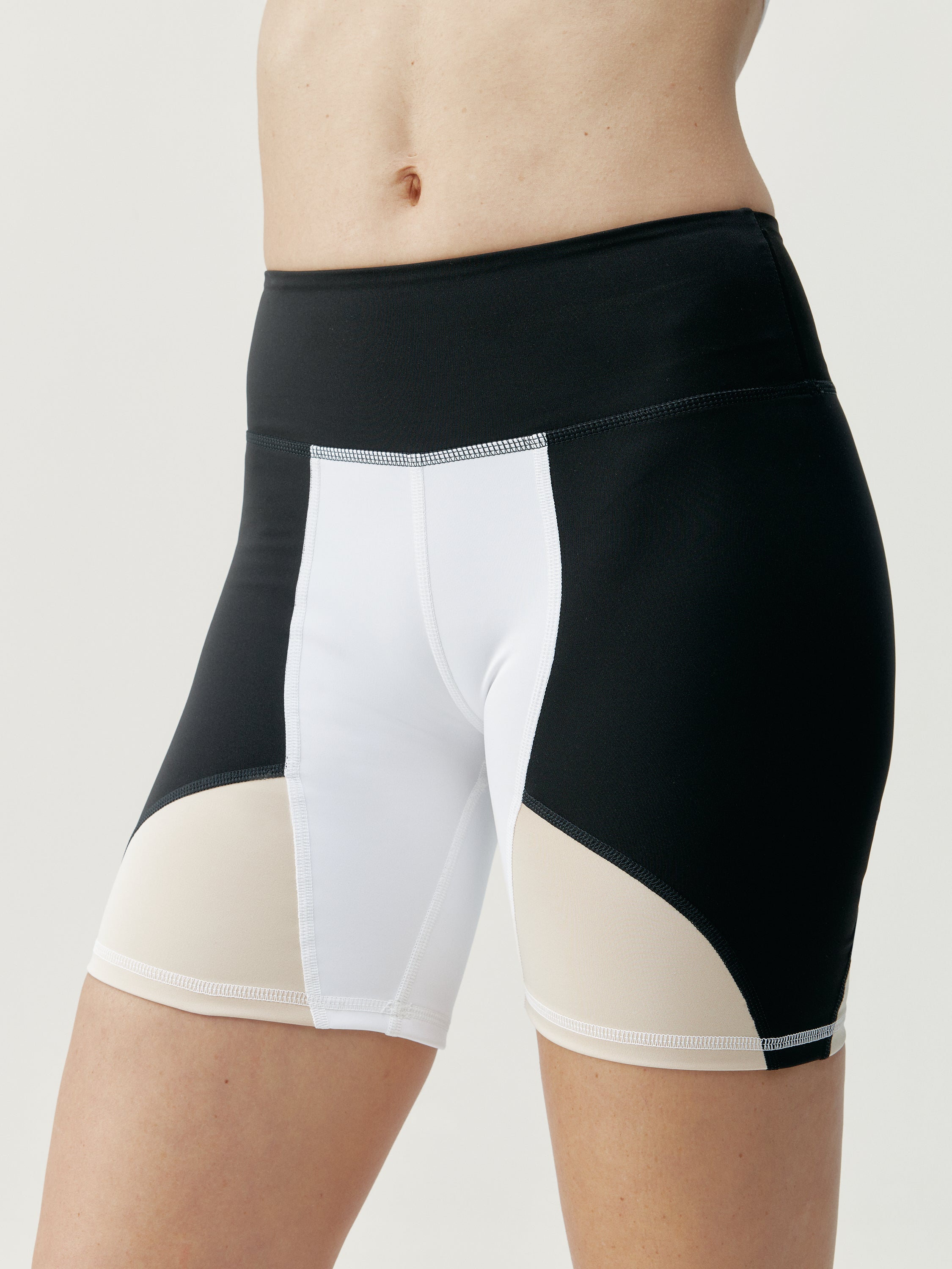 Darana Shorts - Black/White/Beige - Women
