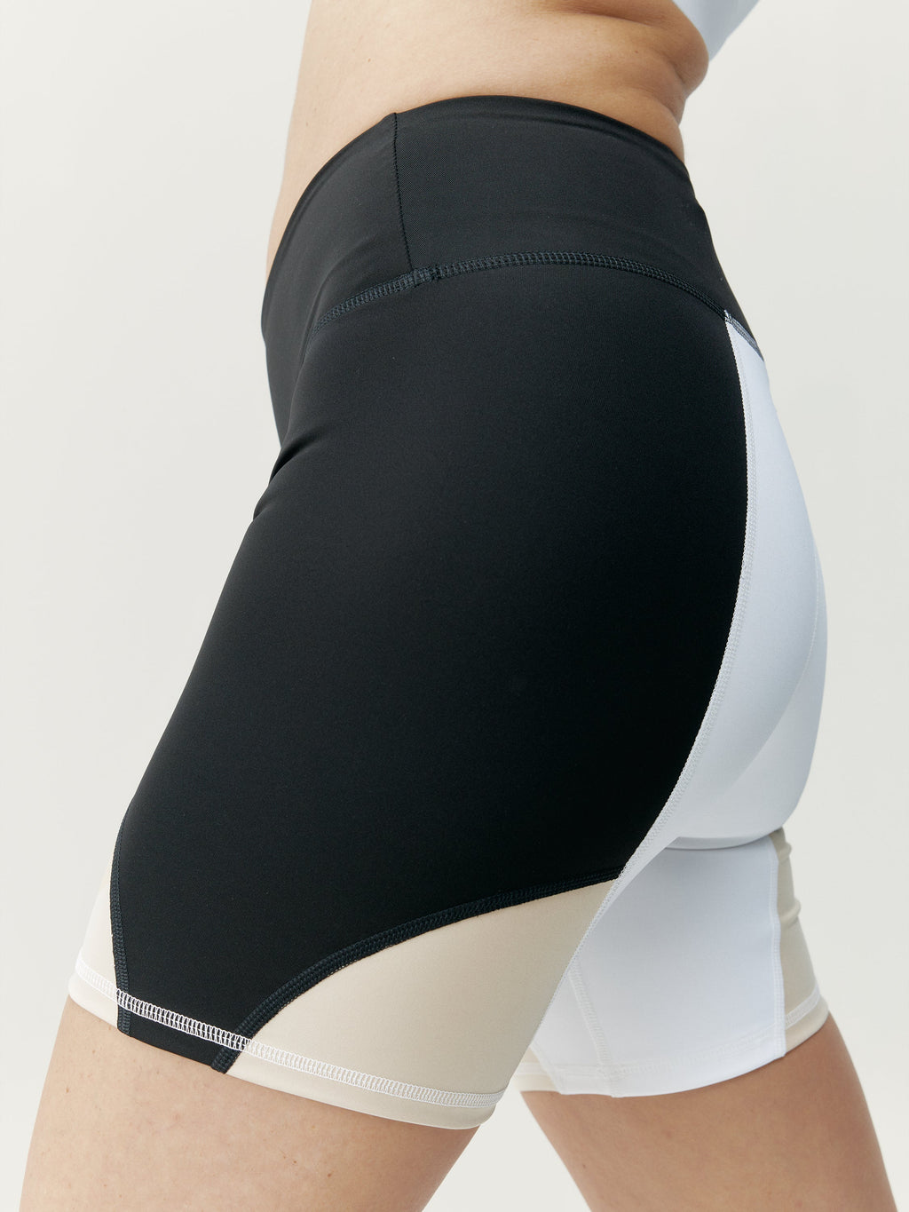 Darana Shorts - Black/White/Beige - Women