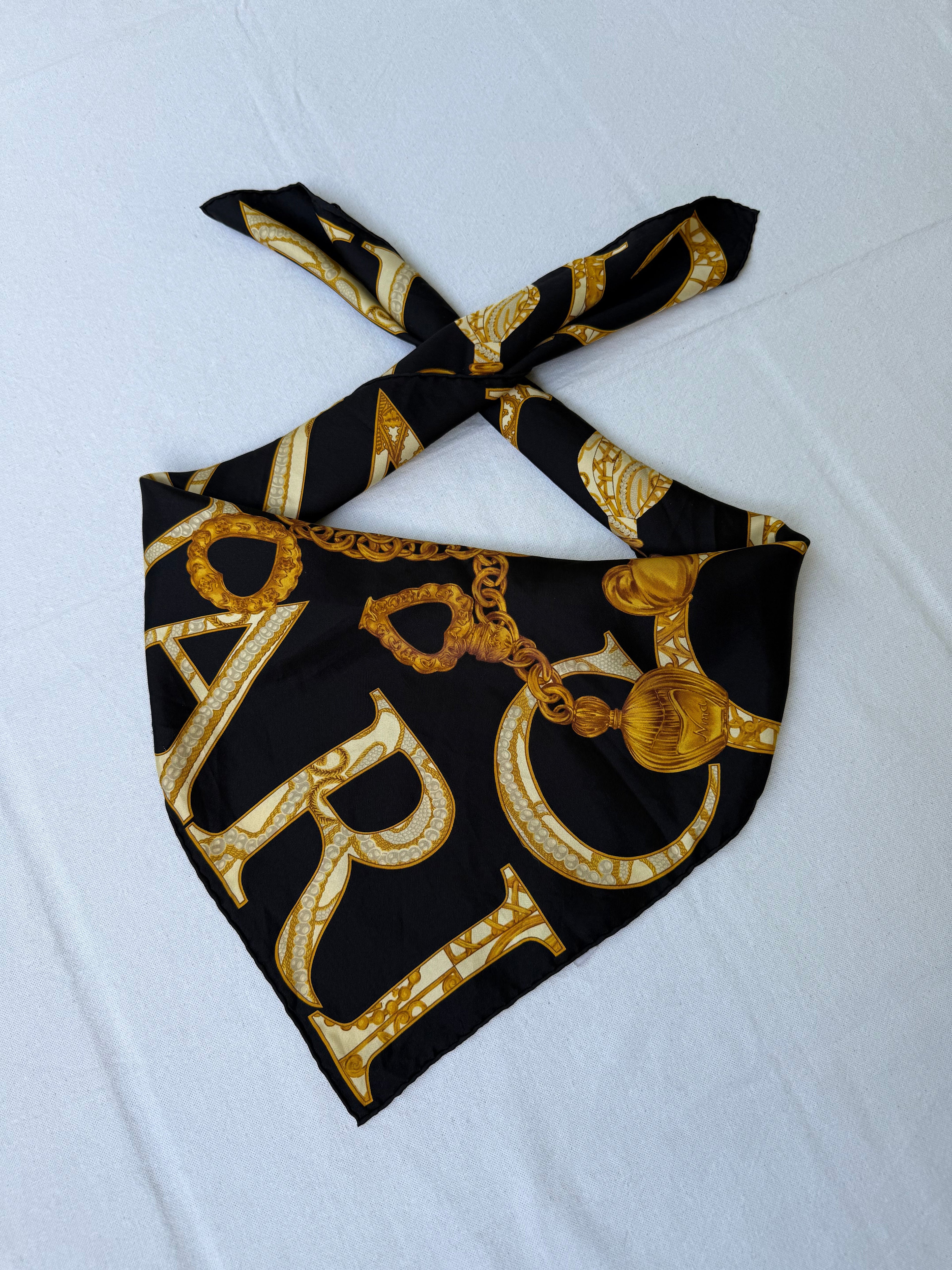 Bufanda Nina Ricci – Cadenas Y Monograma