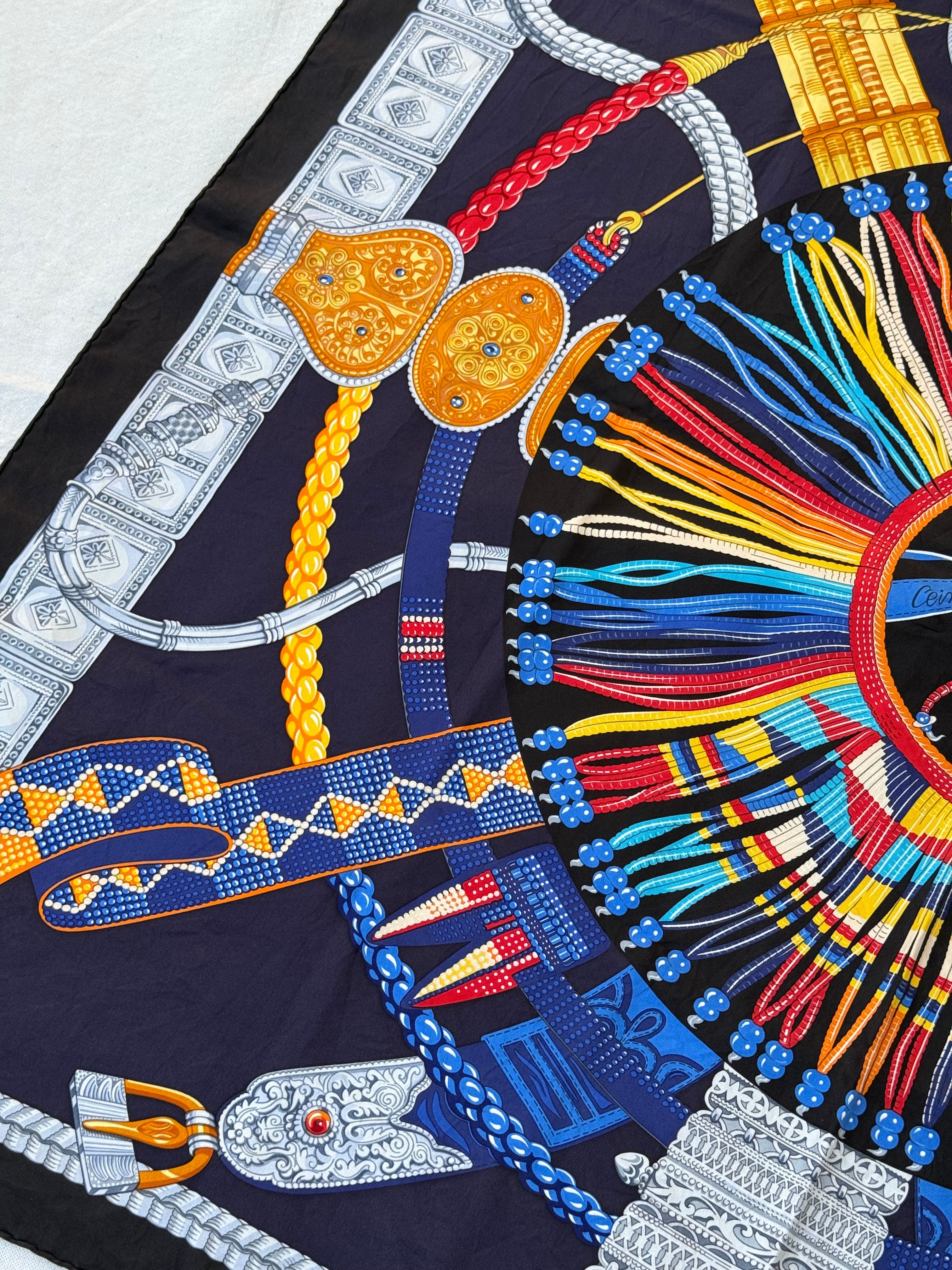 Foulard Hermès – Modèle Ceintures Et Liens