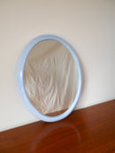 Grand Miroir Oval En Plastique Plexi Bleu Moucheté - 1970