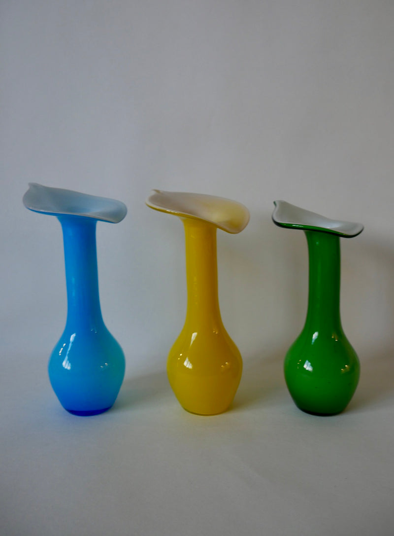 Trio De Vases Design En Opaline Jaune - Vert Et Bleu - Années 60