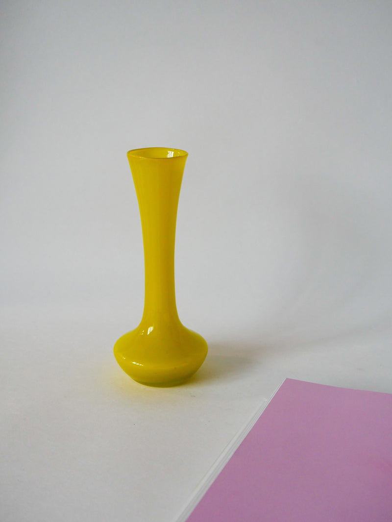 Vase En Opaline Jaune Vif Design 1960