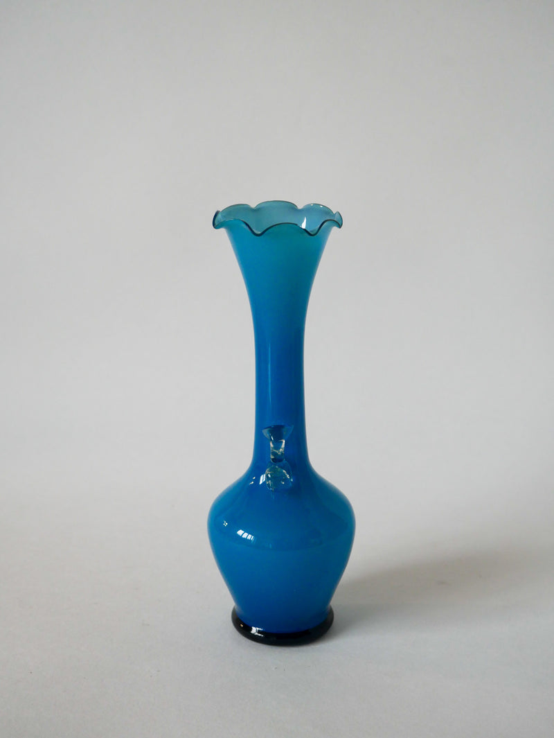 Vase En Opaline Bleu Ciel Dentelé Et Petites Anses Design - 1960