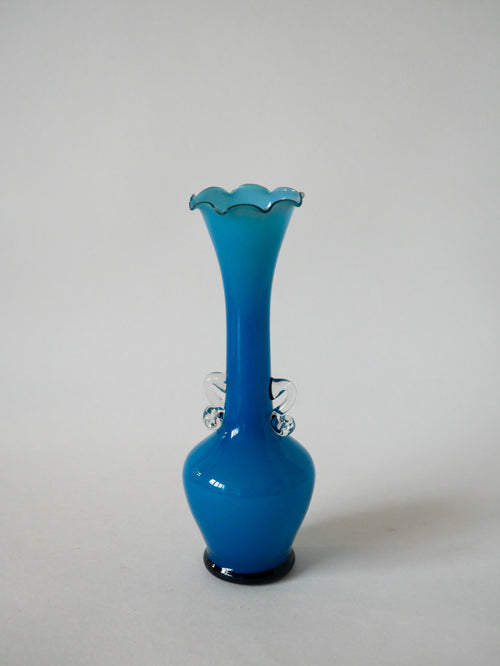 Vase En Opaline Bleu Ciel Dentelé Et Petites Anses Design - 1960