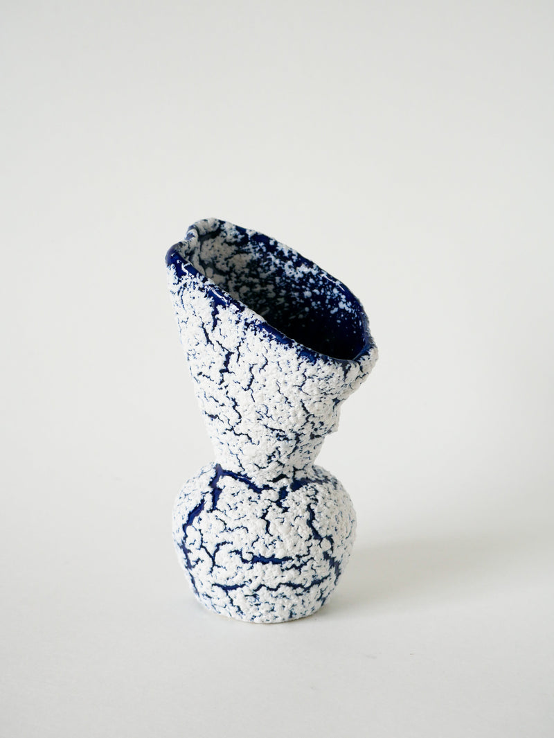 Vase En Fat Lava Blanc Et Bleu Klein - Grès Des Neiges - 1970