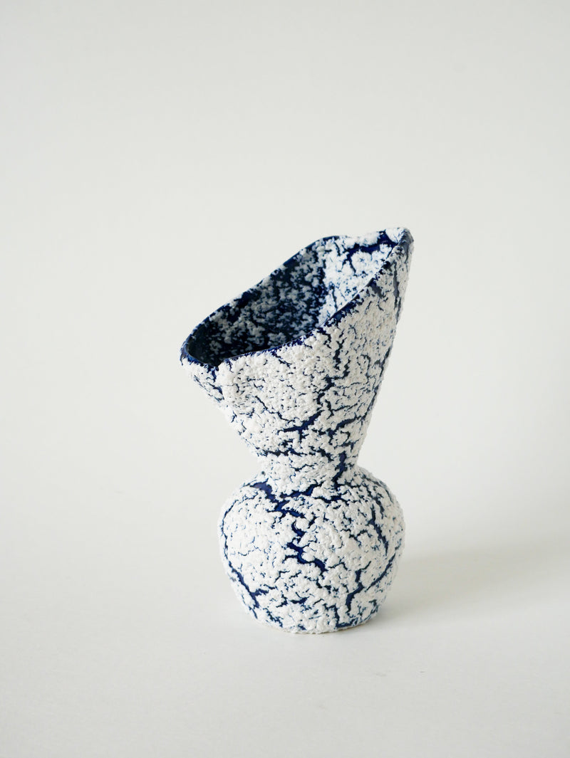 Vase En Fat Lava Blanc Et Bleu Klein - Grès Des Neiges - 1970