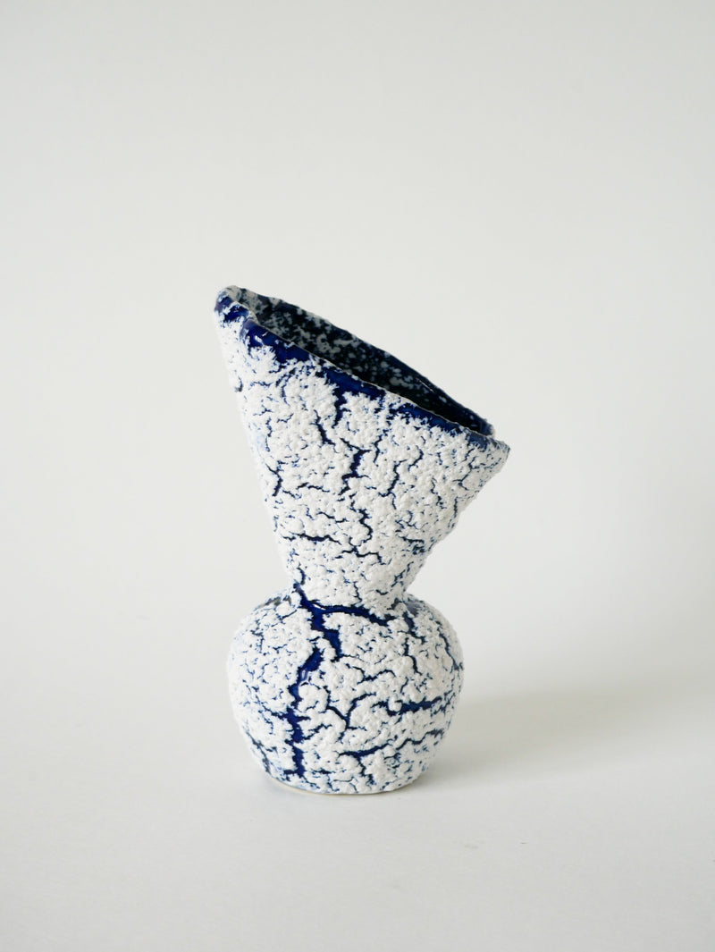 Vase En Fat Lava Blanc Et Bleu Klein - Grès Des Neiges - 1970