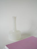 Vase En Opaline Blanc Graphique - 1960 - 20 X 11 Cm