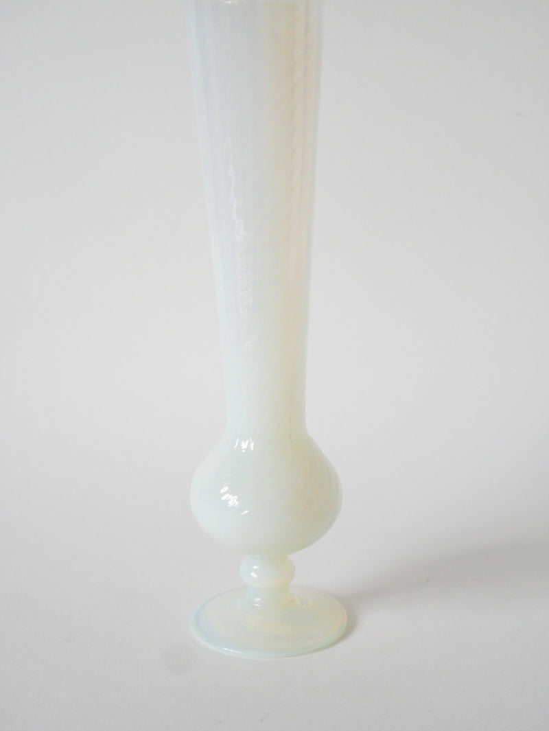 Vase En Opaline - Blanc Opalescent - 1960