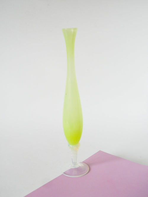 Vase En Opaline Allongé - Jaune Et Pieds Blanc - 1960