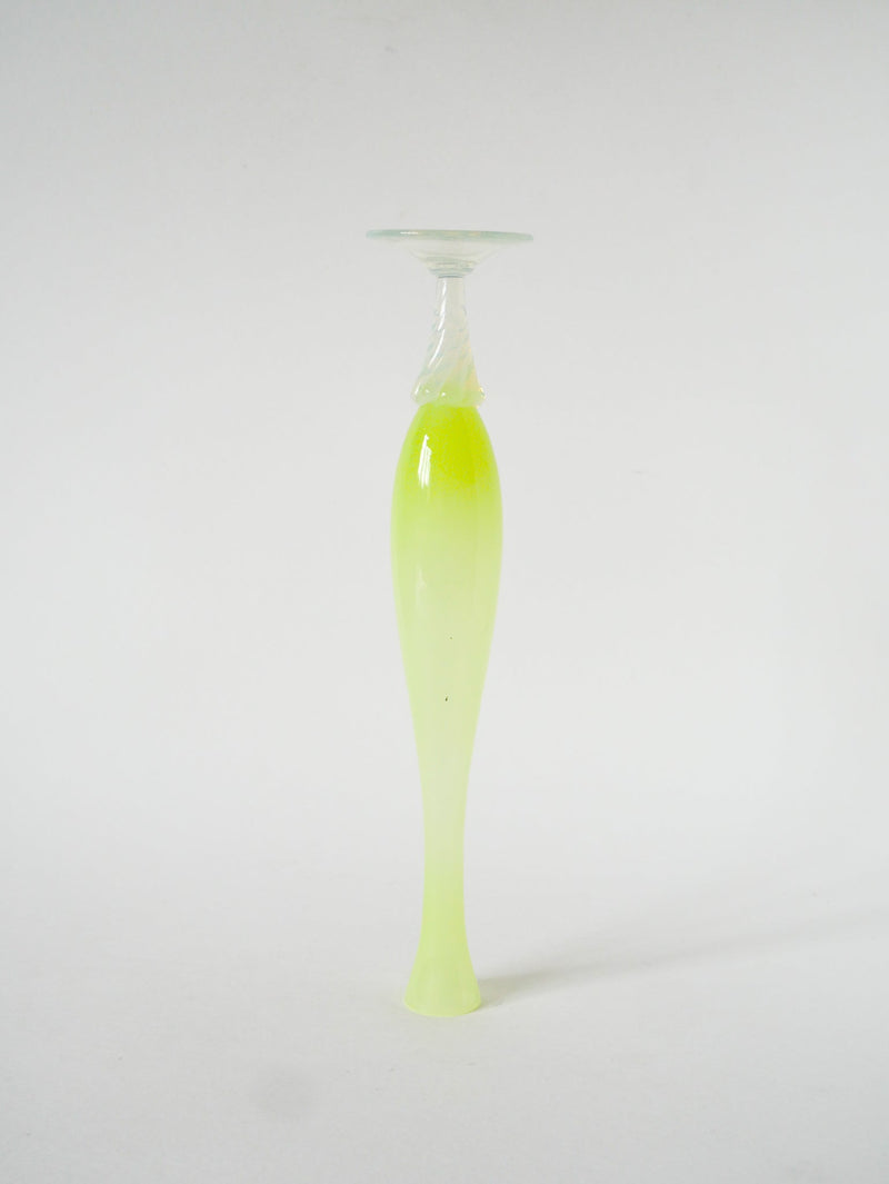 Vase En Opaline Allongé - Jaune Et Pieds Blanc - 1960