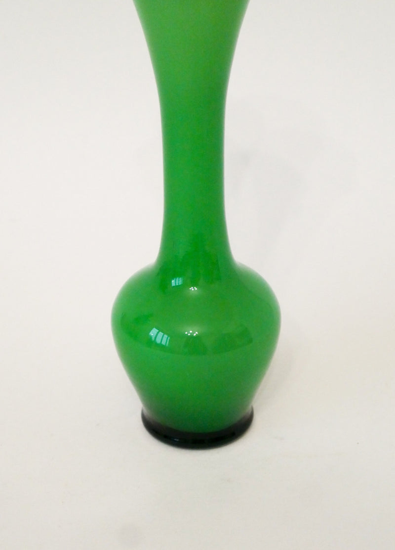 Vase En Opaline Dentelé Vert Vif - Design - 1960