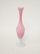 Vase En Opaline Rose Bonbon Et Pieds Blanc Travaillé - 1960