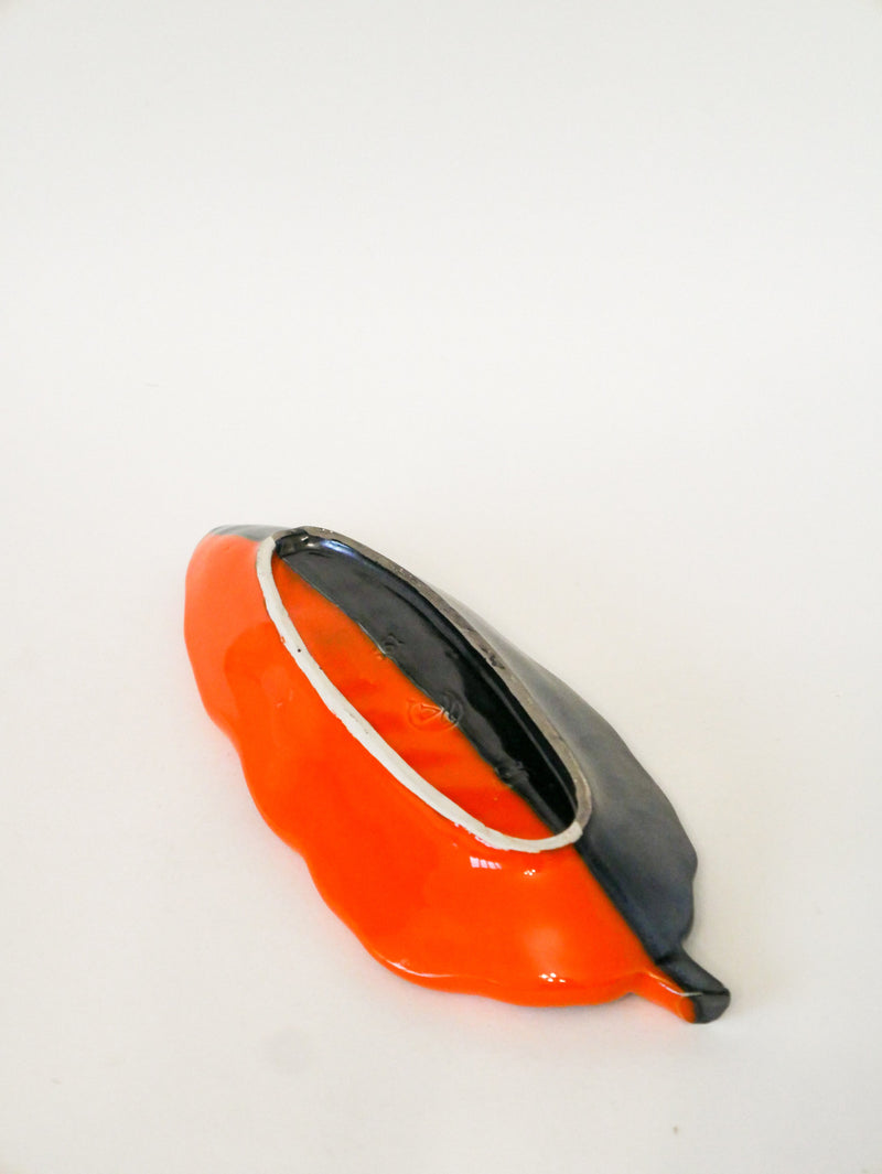 Vide-Poche En Céramique Feuille Allongée Bicolore - Orange Et Noir - Signé Vallauris - 1960