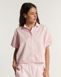 Jean femme en popeline légère rose pâle, coupe droite et confortable, matière en coton fine parfaite pour l'été et toutes morphologies.