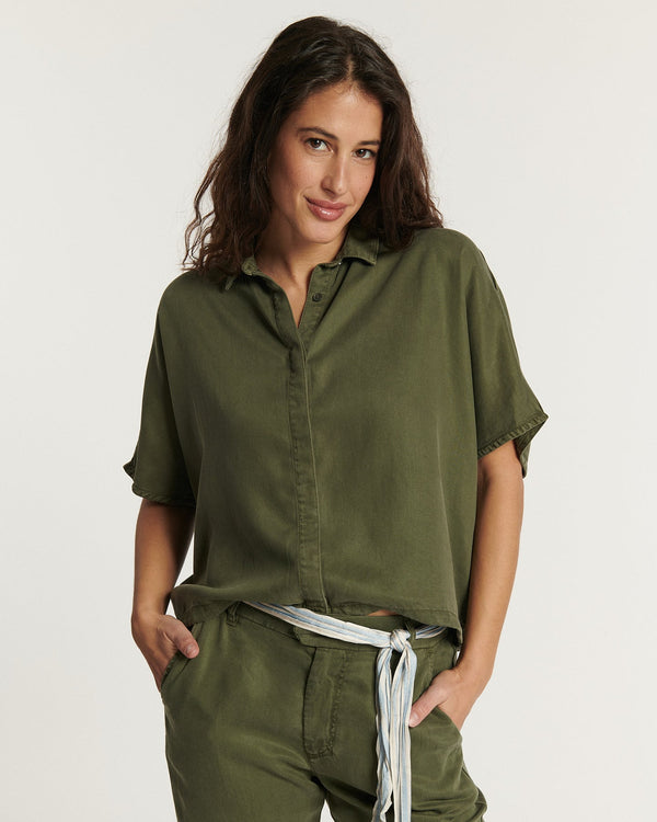 Women's khaki pants in tencel fabric, fitted straight cut that highlights all body shapes with a soft and fluid feel.