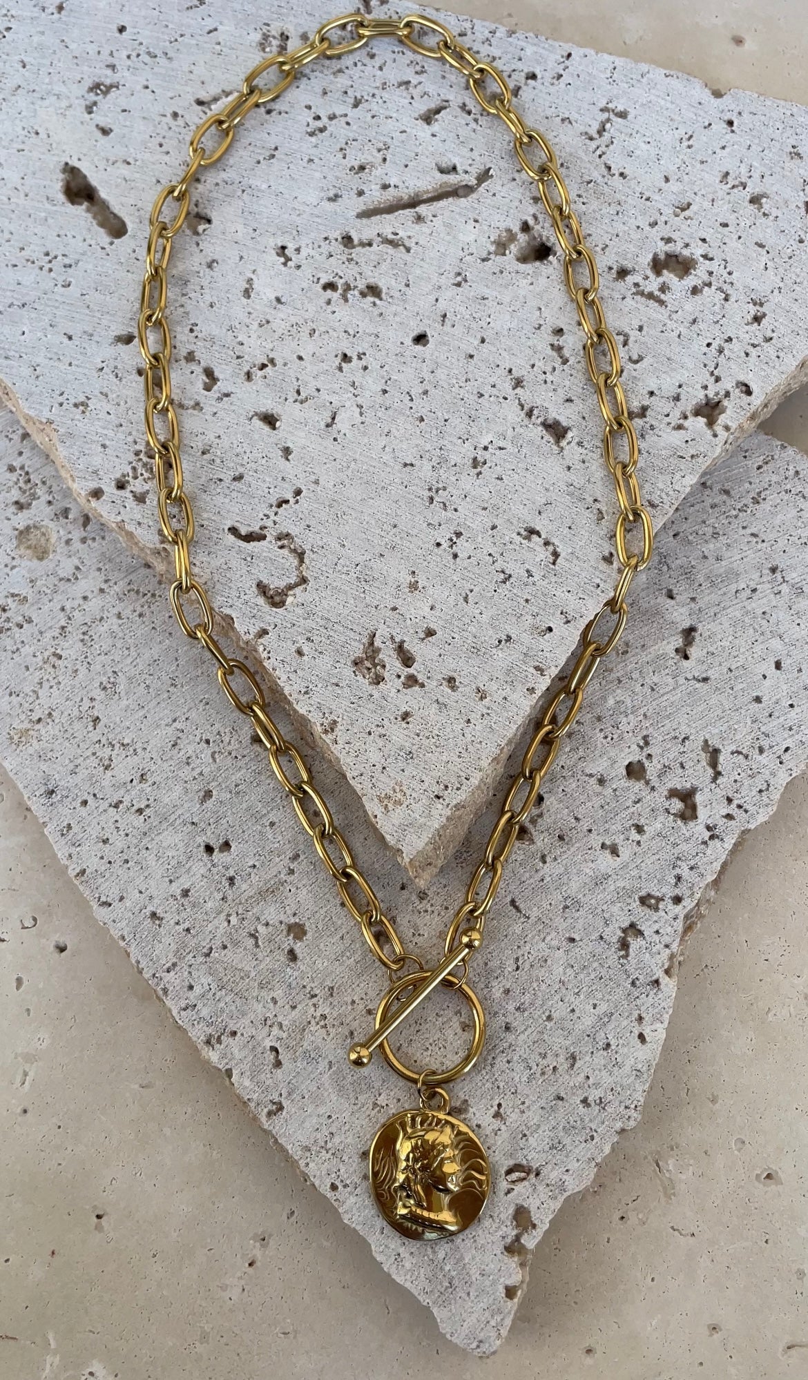 Collar colgante llamativo