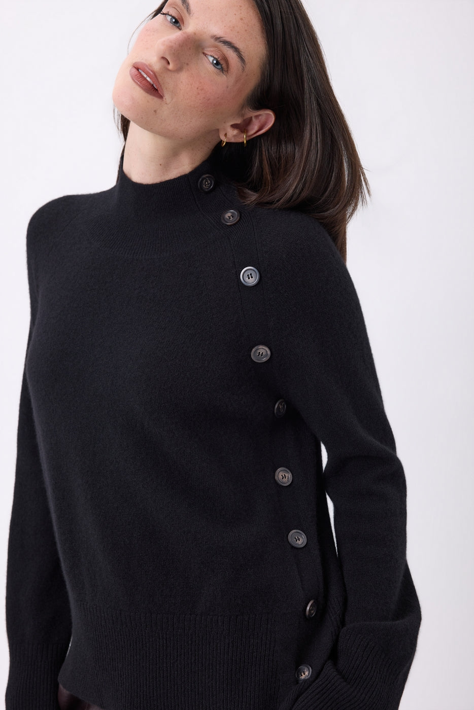Jersey Cuello Alto Botones Diagonal - Negro - Mujer - 100% Cachemira